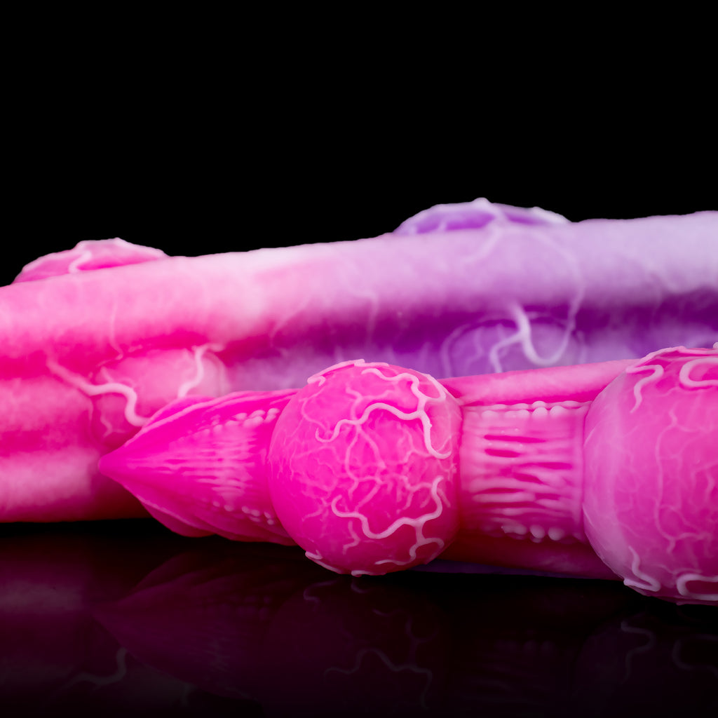 Oieffur Bloom-Parasite fantasy dildo designed for deep prostate and G-spot stimulation, featuring smooth silicone surface and curved shape.