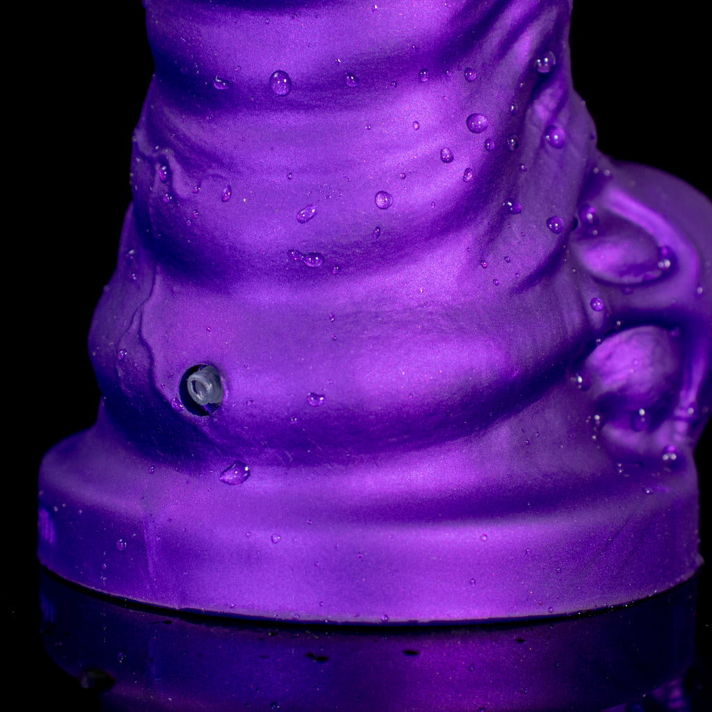 Oieffur Skyline Challenger Platinum silicone fantasy dildo with detailed design and sculpted surface, ideal for adult pleasure.