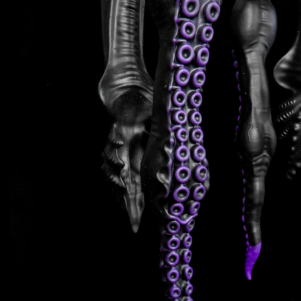 Oieffur Twin Fantasy double-ended dildo with alien tentacle design, featuring sculpted silicone for fantasy pleasure.