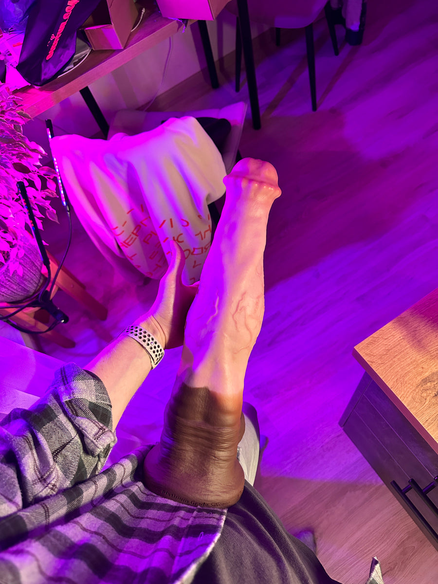 Strong Bow Pferdedildo — echtes Foto von @fistandhedgehog